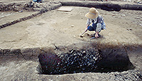 114-1 1 八夫遺跡 発掘現場の噴礫断面
