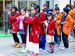 女子小中学生によるシャギリ